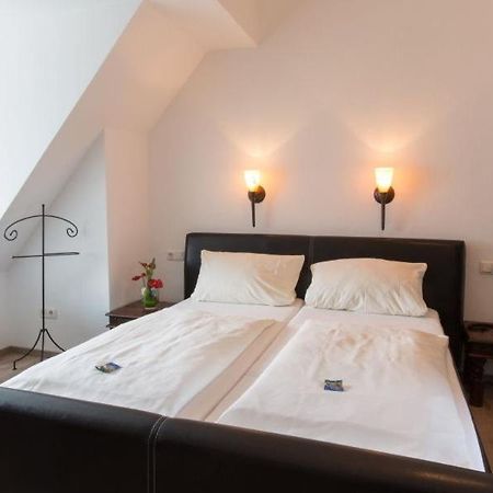 Hotel Zur Roemerbruecke Нойвиед Екстериор снимка