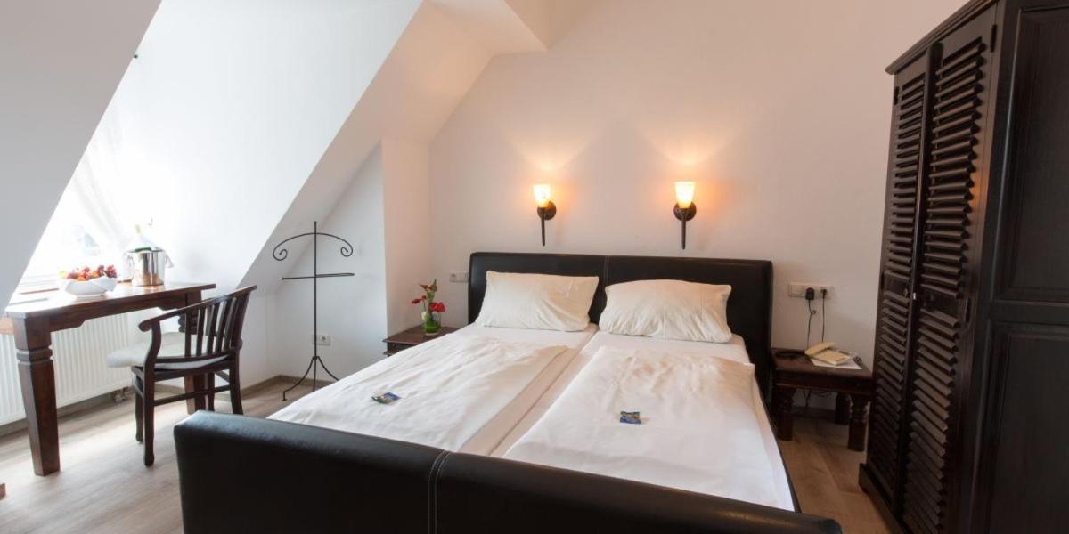 Hotel Zur Roemerbruecke Нойвиед Екстериор снимка