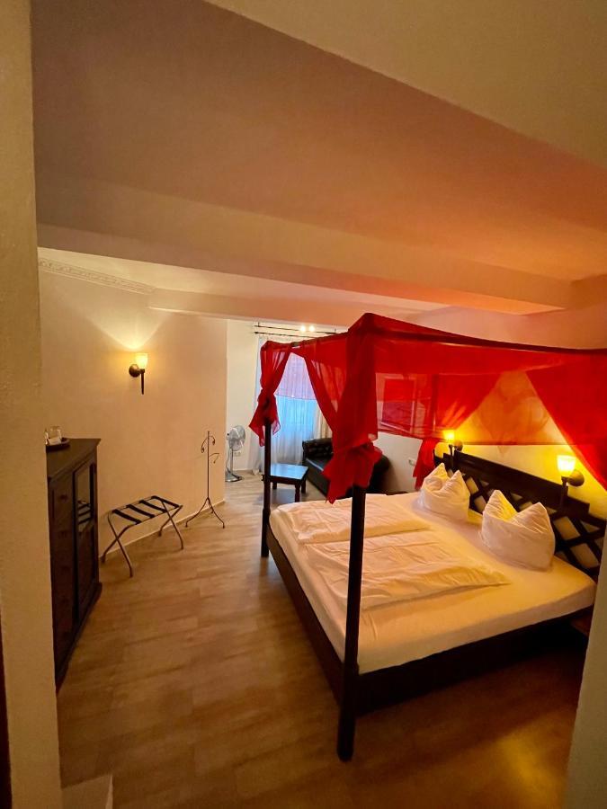Hotel Zur Roemerbruecke Нойвиед Екстериор снимка